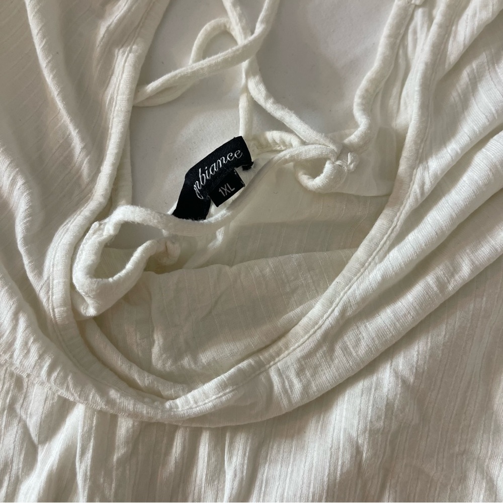 White Top - Picture 2 of 3